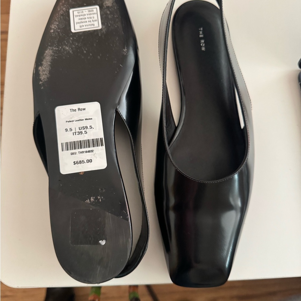 The Row leather mules size 39,5 running small so I will think 39/9 - Picture 2 of 8